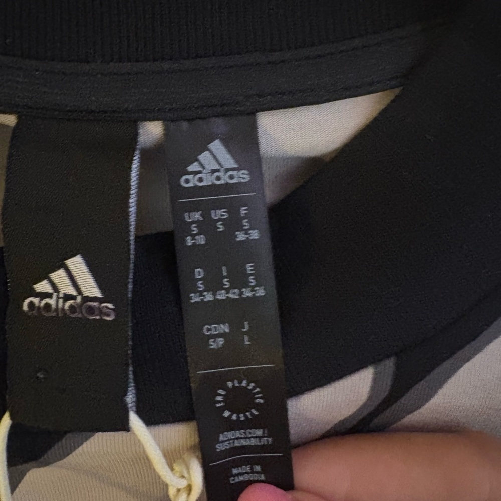 Adidas Black and Cream Graphic Tee - Picture 4 of 4